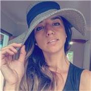 Profesora titulada en marketing digital he inteligencia artificial,  analítica y diseño web. 15 años de experiencia y aprendiendo.