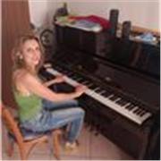 Con me avrai la possibilità di imparare due materie meravigliose: canto e pianoforte a Roma o dove abito a S.Marinella🏖️