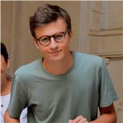 Actuellement doctorant à l'université, je donne des cours particuliers pour des élèves de primaire et du secondaire en français et en histoire, ainsi que le droit privé à des étudiants de licence en droit.
