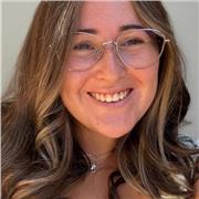 Trabajadora social, especializada en menores, dispuesta a ayudar.