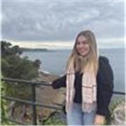 Persona joven que reside en Vitoria con conocimientos en idiomas