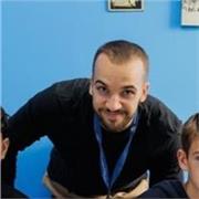 Imparto clases de lengua inglesa, castellana y catalana. Además también enseño matemáticas, ya sean para el ámbito científico o social