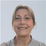 Eine Englisch-Tutor konzentriert sich auf Aktivitäten, die die vier Fertigkeiten Hören, Lesen, Schreiben und Sprechen abdecken.