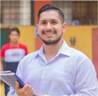 Profesor de Lengua y Literatura imparte clases a personas de todas las edades