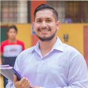 Profesor de Lengua y Literatura imparte clases a personas de todas las edades