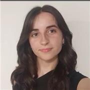 Profesora imparte clases de matemáticas, nivel preescolar, primaria o de la ESO
