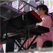 Ganador del Latín Grammy profesor de piano ofrece clases en Vigo y alrededores. Todas las edades, niños, jóvenes y adultos