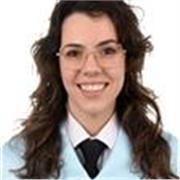 Profesora que se preocupa por el entendimiento antes que la memorización. Mucho hincapié en los esquemas y resúmenes efectivos.