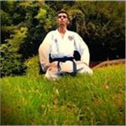 Licenciado en Psicología, 2do Dan en Karate-Do estilo Shotokan