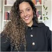 Profesora de Llengua valenciana i literatura. Con el título de Maestra de primaria y Profesora de secundaria