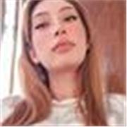 Joven profesora de danza imparte clases a niños y niñas de todas las edades a domicilio