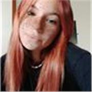 Chica imparte clases a todas las edades
