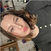 Abiturient kurz vor dem Lehramtsstudium möchte Kindern helfen, komplexe Lerninhalte zu verstehen