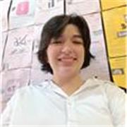 Joven trabajadora que ha vivido en EEUU y tiene pasión por enseñar inglés de forma práctica y divertida