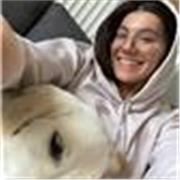 Elisa, 24 ans, j’ai toujours été passionnée par la culture anglophone et j’ai vécu en Irlande durant mes études :)