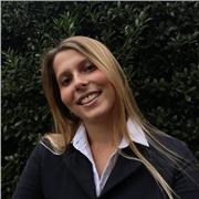 Doy clases de historia, literatura, ciencias, lenguas ( italiano, español, inglés) y también me presento como babysitter