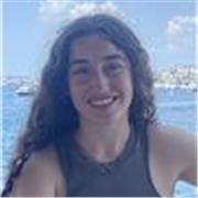 Studentessa universitaria, 4 anni di esperienza e certificazione IELTS, offre ripetizioni personalizzate per bimbi e giovani.