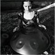 Pianista e handpan player offre lezioni di Handpan per tutti i livelli