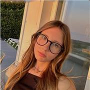 Studentessa con maturità di un liceo scientifico