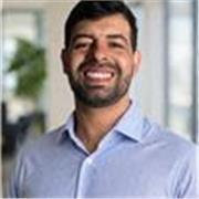 Manejo temas como integrales múltiples, límites, y teoremas de cálculo vectorial