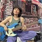 Musicista poli-strumentista offre lezioni private di canto, basso e contrabbasso !