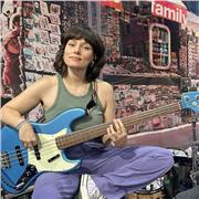 Musicista poli-strumentista offre lezioni private di canto, basso e contrabbasso !