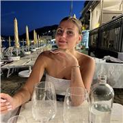 Mi chiamo Beatrice, sono una studentessa Universitaria diplomata al liceo linguistico.