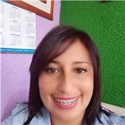 Profesora de Informática importante clases a niños jóvenes y adultos que lo requieran