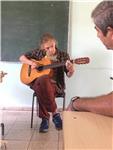 Gitarrenstunden für Anfänger jeglicher Altersklassen. Grundtechniken, freies Akkordspiel, Notenlesen, Musiktheorie und vieles mehr