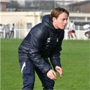 Coach sportif donnant des cours en ligne ou à domicile