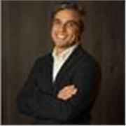 Licenciado en Marketing con experiencia en formación a estudiantes y profesionales. Imparto clases de marketing digital, redes soc