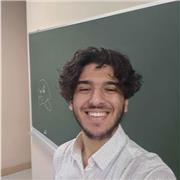 Professeur donnant des cours de soutien scolaire en mathématiques pour élèves de primaire, collège et lycée