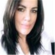 Insegnante di Mindfulness certificata, specializzata in gestione dello stress, consapevolezza e crescita personale.