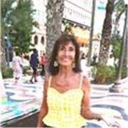 Profesora de francés NATIVA experimentada todos niveles y conversacion. Si eso ayuda, hablo ingles y un poco aleman