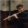 Laureato in flauto traverso con 110l presso la scuola di musica di fiesole, lezioni online