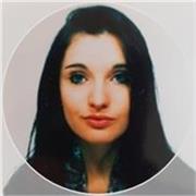 Graduada en Historia y con máster en Humanidades Digitales y Análisis Sociocultural se ofrece como docente