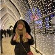 Ragazza al quinto anno di università (giurisprudenza) offre lezioni di diritto a ragazzi di tutte le età