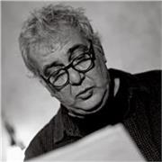 Parlant nadiu.
Titolat en Magisteri i Filologia.