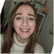 Estudiante de bachillerato con aptitud para dar refuerzo o cuidar de niños de primaria. 