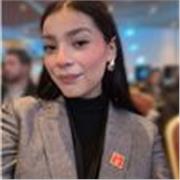 Maestra de apoyo especializada en matemáticas y química para niños de primaria y secundaria