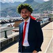 Docente, diplomato al liceo scientifico e laureato, propone lezioni private