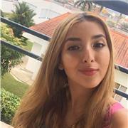 Profesora de español imparte clases para niños de todas las edades