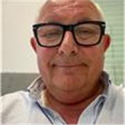 Profesor de ADE. Gerente de empresa retirado. t