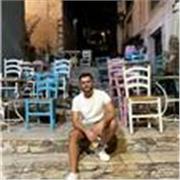 Profesor titulado de Inglés. Graduado de Universidad Kapodistriana y Nacional en Atenas. Un año de experiencia en enseñanza.