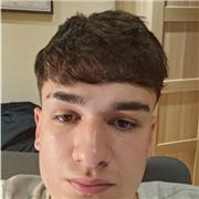 Soy Raúl un estudiante de química en la UCM con ganas de enseñar el mundo de la ciencia a mis alumnos.