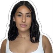 Profesora titulada con un grado superior y medio en finanzas.