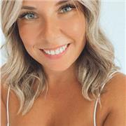 Maestra titulada con más de 9 años de experiencia dando clases de primaria. Dinámica y resolutiva.