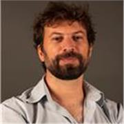 Produttore, sound designer e tecnico del suono. Ho approfondito negli anni i vari linguaggi legato all'audio e all'audiovisivo. Offro corsi legato all'audio professionale, alla produzione audio e alsound design, ala progettazione multimediale e corsi di f