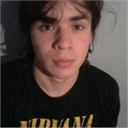 Profesor de programacion imparte clases de a personas de todas edades