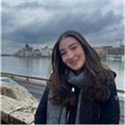 Profesora de italiano, inglés y español con una sólida formación en ciencias lingüísticas y traducción